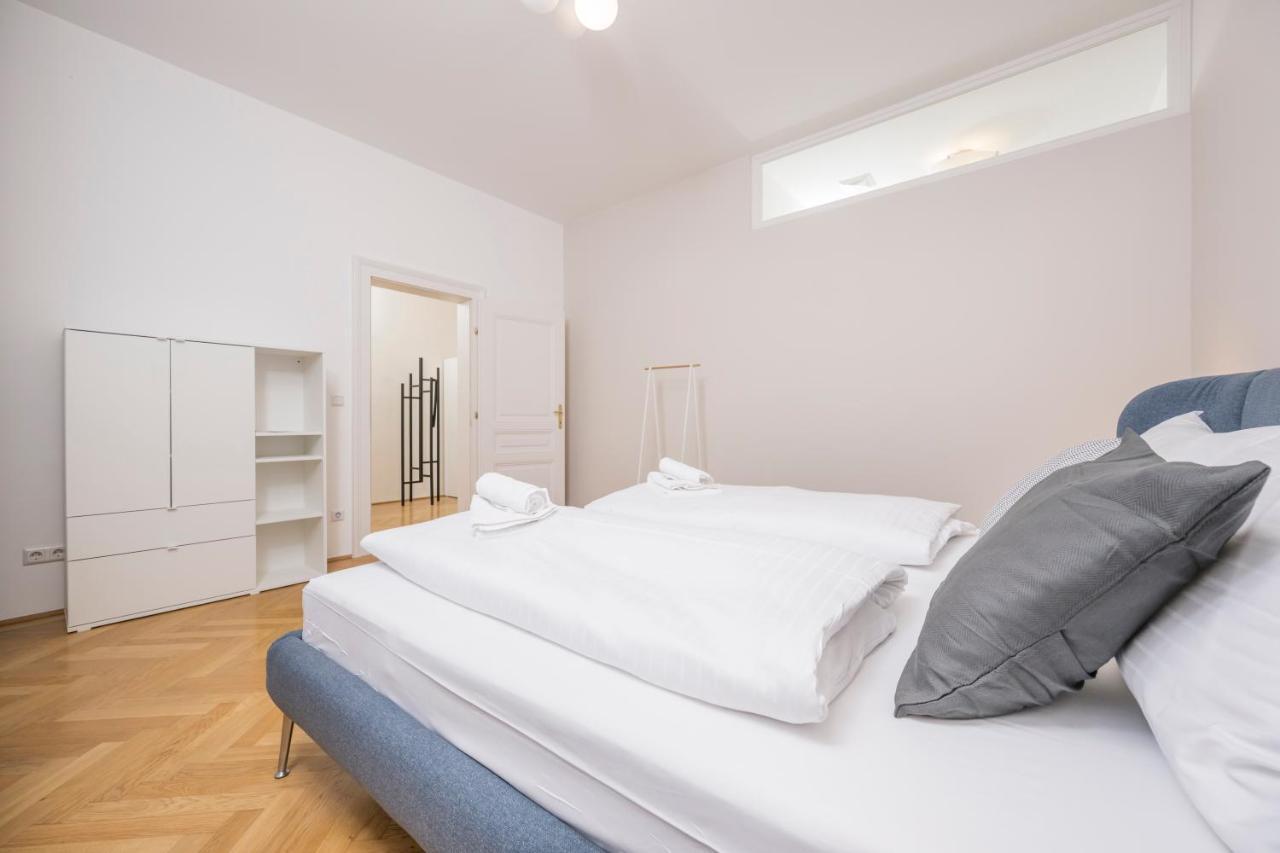 Luxury Suites Liechtenstein Вена Экстерьер фото