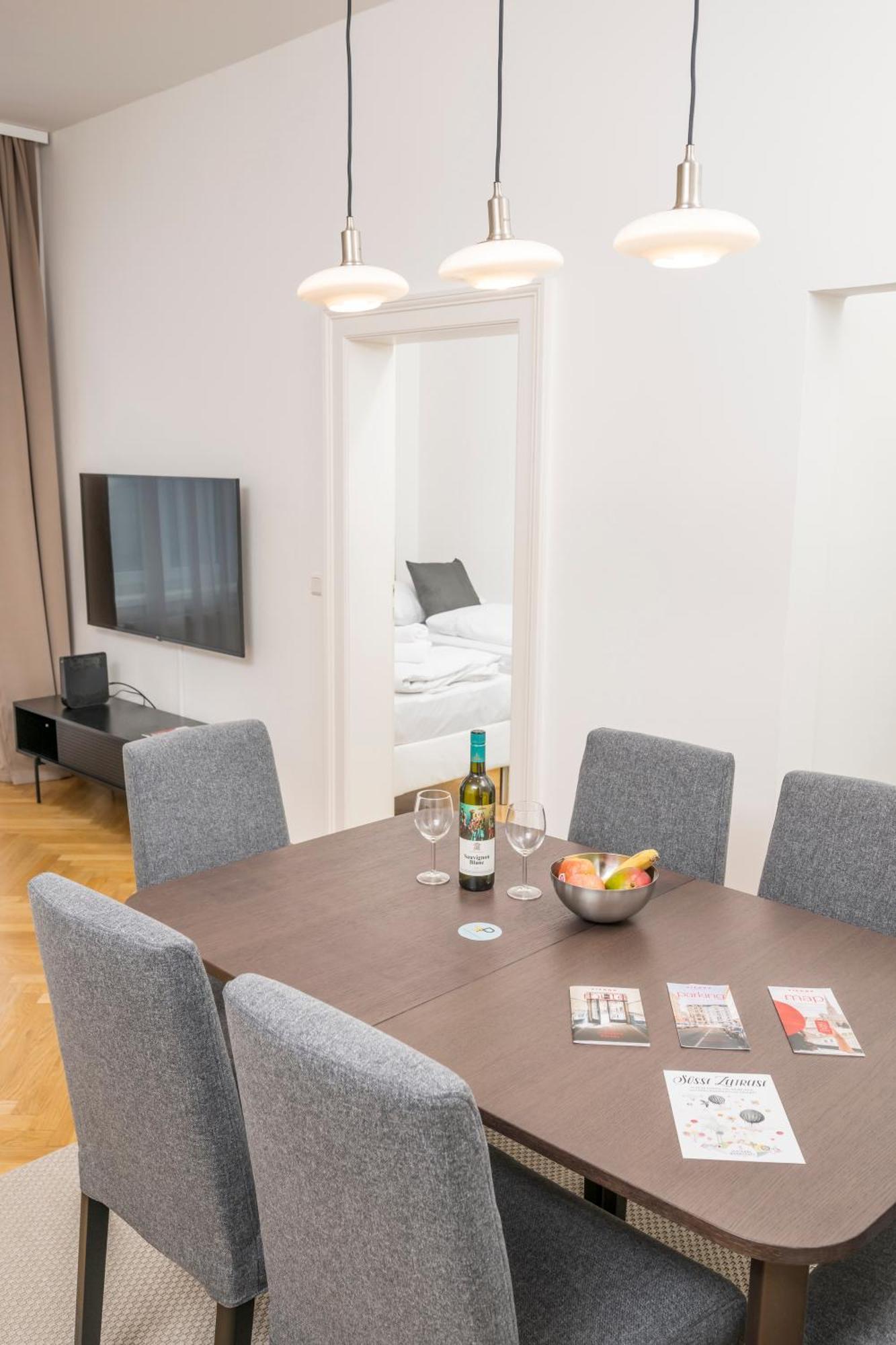 Luxury Suites Liechtenstein Вена Экстерьер фото